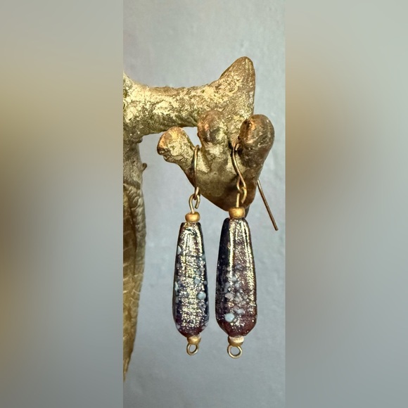 Hand Crafted Jewelry - Elegant Lapis Earrings
Vintage lapis beads